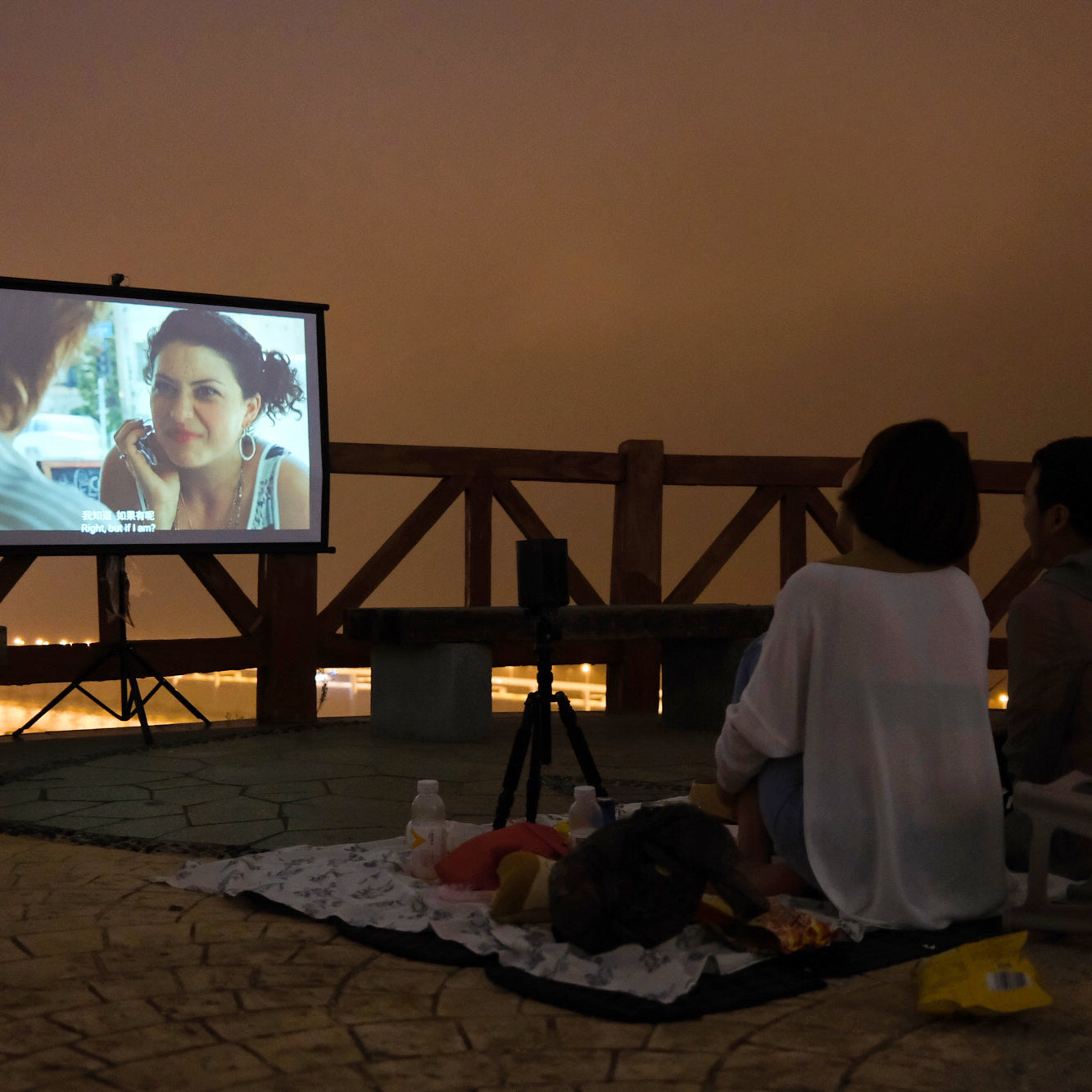 MoGo Pro+ - 1080p Full HD-Miniprojektor- Klein und übersichtlich