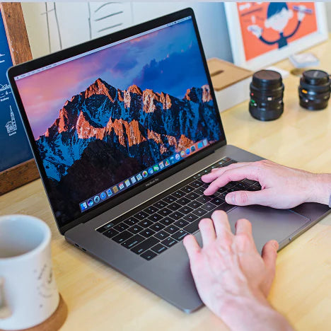 MacBook an den Projektor anschließen