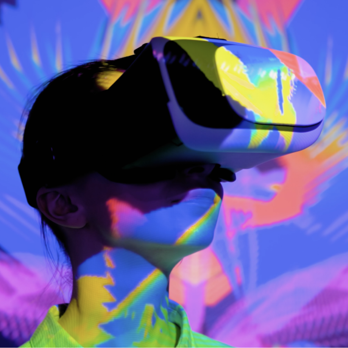 10 kreative, produktive und coole Wege, um Spaß mit einem Projektor zu haben