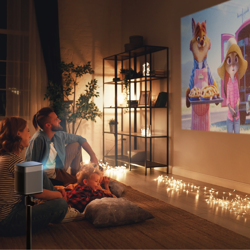 Erleben Sie mit Ihrer Familie Filme im Großformat mit dem Halo Smart Portable Projector